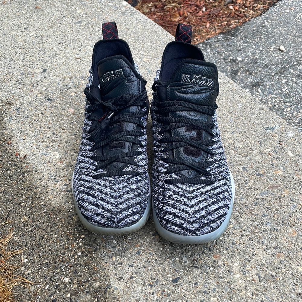 Lebron 16 Oreo